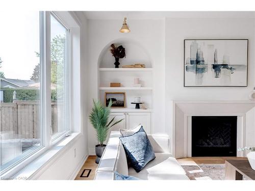 684 Peele Boulevard, Burlington, ON - Indoor Photo Showing Living Room With Fireplace