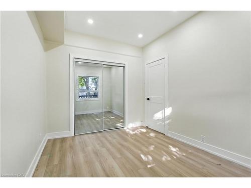 9 Alice Street, Hamilton, ON - Indoor Photo Showing Other Room