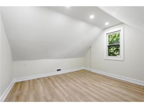 9 Alice Street, Hamilton, ON - Indoor Photo Showing Other Room