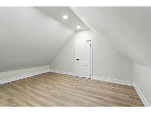 9 Alice Street, Hamilton, ON - Indoor Photo Showing Other Room