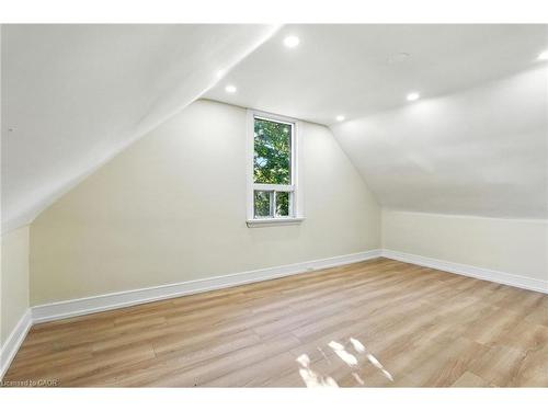 9 Alice Street, Hamilton, ON - Indoor Photo Showing Other Room