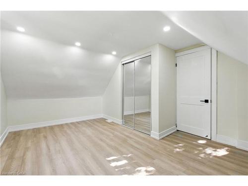 9 Alice Street, Hamilton, ON - Indoor Photo Showing Other Room