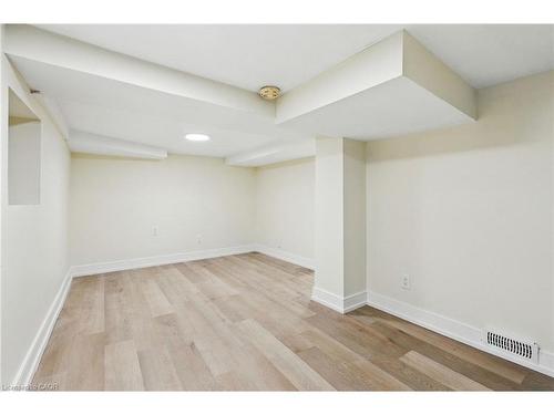 9 Alice Street, Hamilton, ON - Indoor Photo Showing Other Room