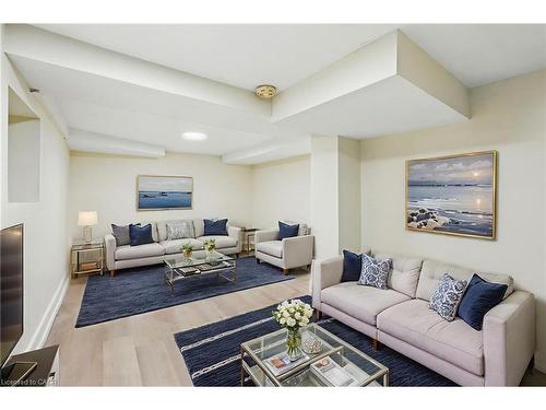 9 Alice Street, Hamilton, ON - Indoor Photo Showing Living Room