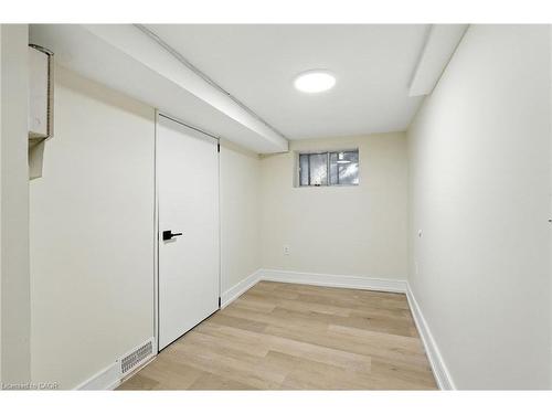 9 Alice Street, Hamilton, ON - Indoor Photo Showing Other Room