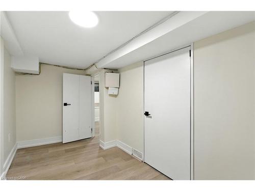 9 Alice Street, Hamilton, ON - Indoor Photo Showing Other Room