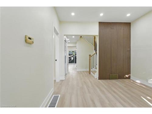 9 Alice Street, Hamilton, ON - Indoor Photo Showing Other Room