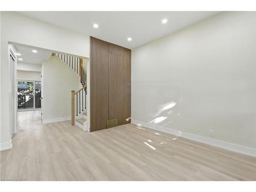 9 Alice Street, Hamilton, ON - Indoor Photo Showing Other Room