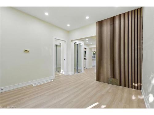 9 Alice Street, Hamilton, ON - Indoor Photo Showing Other Room