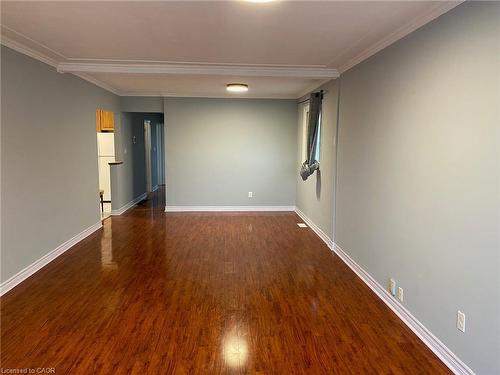 Main-11 Parkdale Avenue S, Hamilton, ON - Indoor Photo Showing Other Room