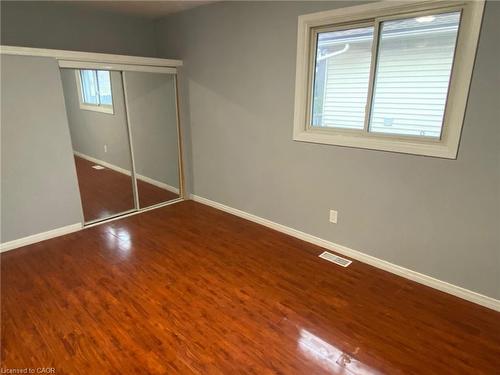 Main-11 Parkdale Avenue S, Hamilton, ON - Indoor Photo Showing Other Room