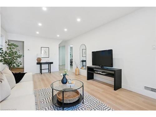 41 Cameron Avenue S, Hamilton, ON - Indoor Photo Showing Living Room