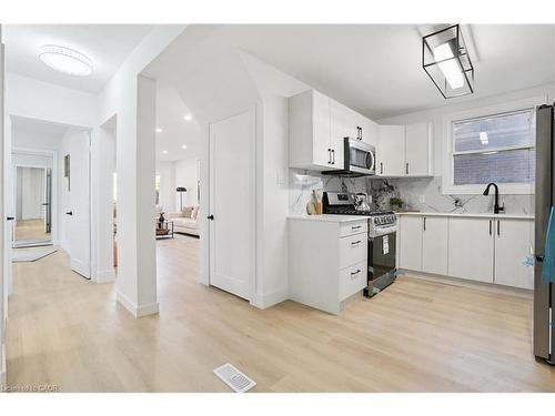 41 Cameron Avenue S, Hamilton, ON - Indoor Photo Showing Kitchen