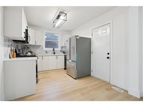 41 Cameron Avenue S, Hamilton, ON - Indoor Photo Showing Other Room