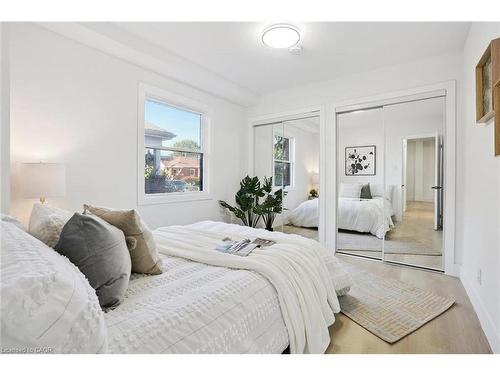 41 Cameron Avenue S, Hamilton, ON - Indoor Photo Showing Bedroom