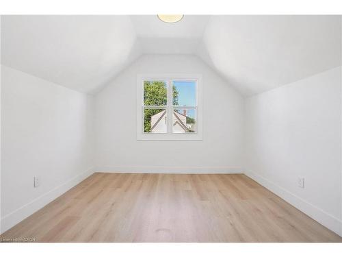 41 Cameron Avenue S, Hamilton, ON - Indoor Photo Showing Other Room