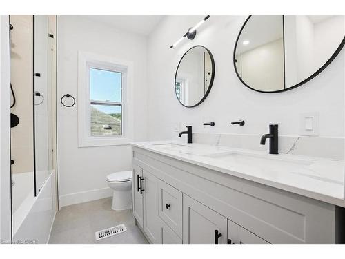 41 Cameron Avenue S, Hamilton, ON - Indoor Photo Showing Bathroom