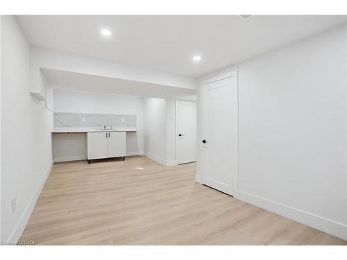 41 Cameron Avenue S, Hamilton, ON - Indoor Photo Showing Other Room