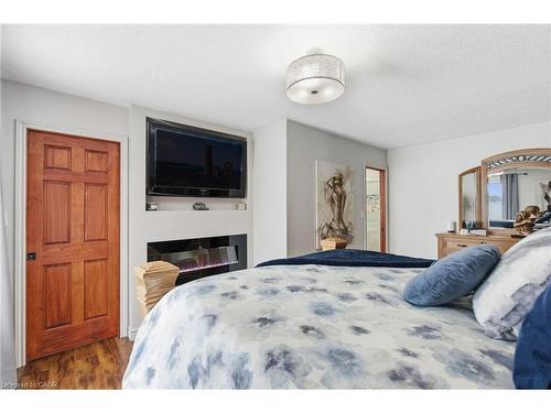 3810 River Road, Caledonia, ON - Indoor Photo Showing Bedroom