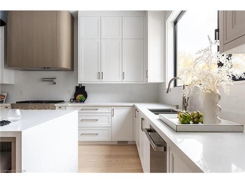 414 Belvenia Road, Burlington, ON - Indoor Photo Showing Kitchen With Double Sink With Upgraded Kitchen