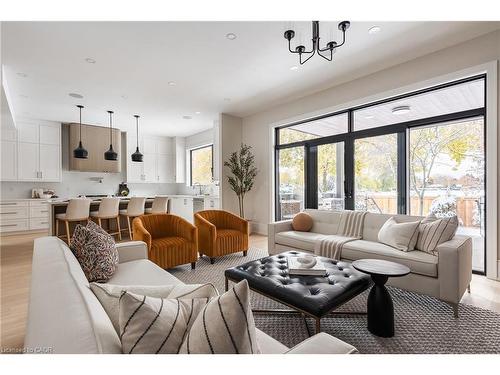 414 Belvenia Road, Burlington, ON - Indoor Photo Showing Living Room