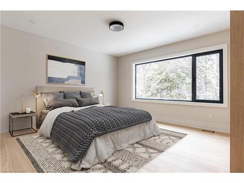 414 Belvenia Road, Burlington, ON - Indoor Photo Showing Bedroom