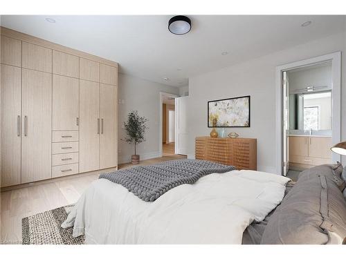 414 Belvenia Road, Burlington, ON - Indoor Photo Showing Bedroom