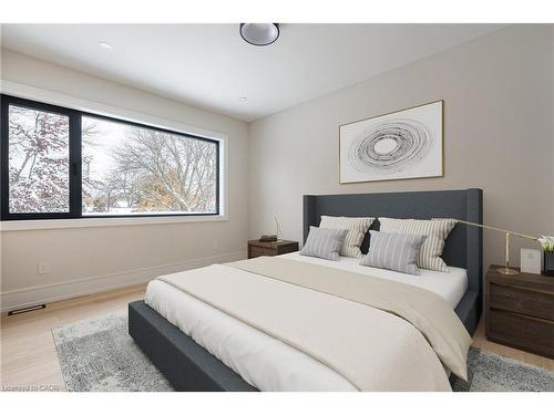 414 Belvenia Road, Burlington, ON - Indoor Photo Showing Bedroom