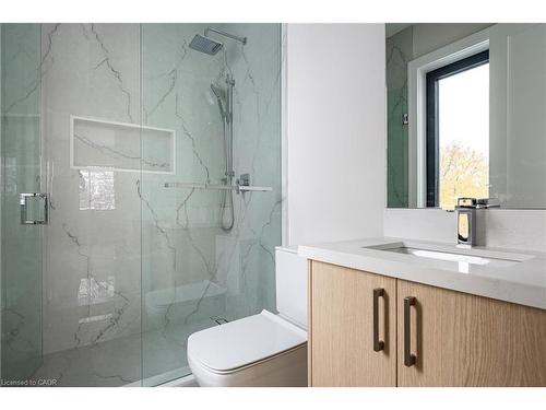 414 Belvenia Road, Burlington, ON - Indoor Photo Showing Bathroom