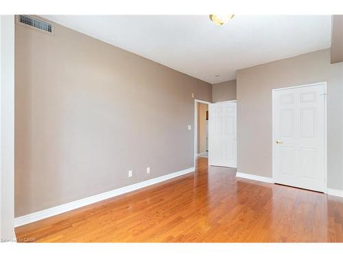 410-2301 Parkhaven Boulevard, Oakville, ON - Indoor Photo Showing Other Room