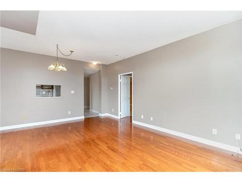 410-2301 Parkhaven Boulevard, Oakville, ON - Indoor Photo Showing Other Room
