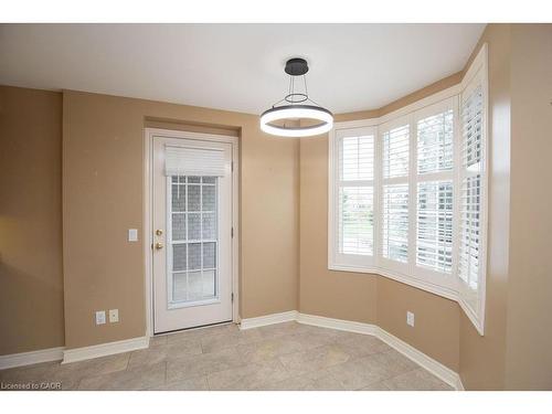 202-990 Golf Links Road, Hamilton, ON - Indoor Photo Showing Other Room