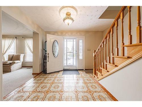 19 Hadeland Avenue, Hamilton, ON - Indoor Photo Showing Other Room