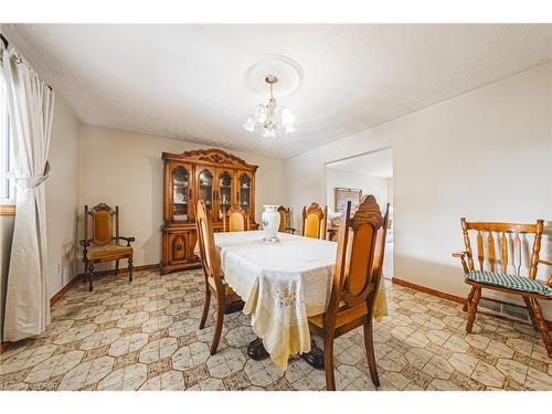 19 Hadeland Avenue, Hamilton, ON - Indoor Photo Showing Dining Room