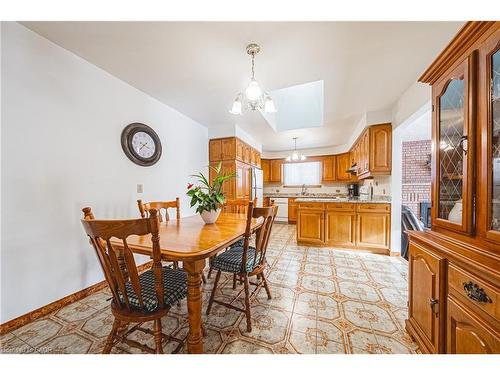 19 Hadeland Avenue, Hamilton, ON - Indoor Photo Showing Dining Room