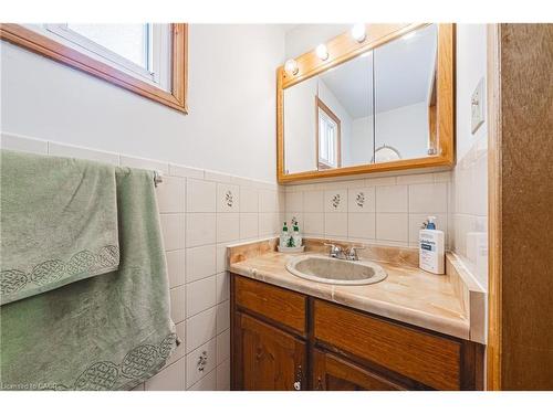 19 Hadeland Avenue, Hamilton, ON - Indoor Photo Showing Bathroom