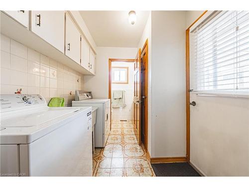 19 Hadeland Avenue, Hamilton, ON - Indoor Photo Showing Laundry Room