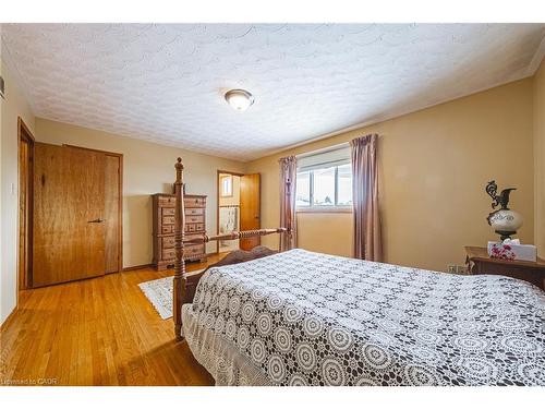 19 Hadeland Avenue, Hamilton, ON - Indoor Photo Showing Bedroom