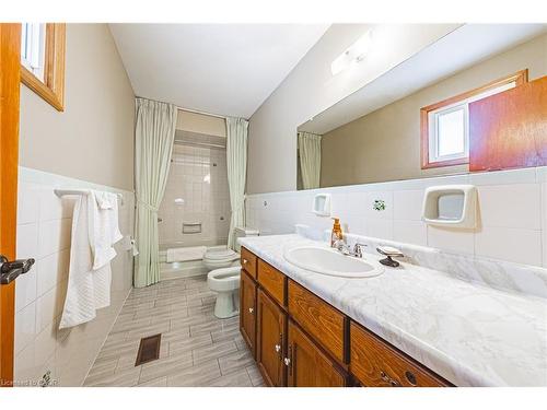 19 Hadeland Avenue, Hamilton, ON - Indoor Photo Showing Bathroom