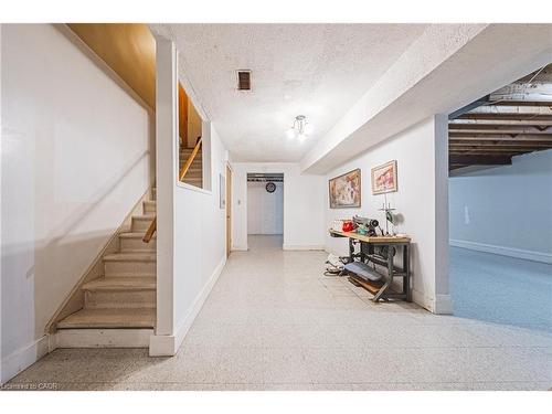 19 Hadeland Avenue, Hamilton, ON - Indoor Photo Showing Other Room