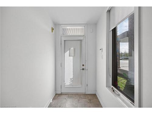 205 Sabina Drive, Oakville, ON - Indoor Photo Showing Other Room