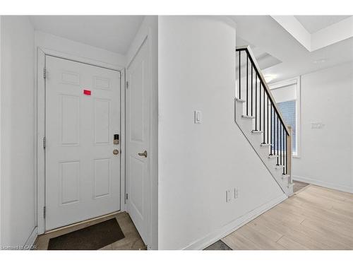 205 Sabina Drive, Oakville, ON - Indoor Photo Showing Other Room