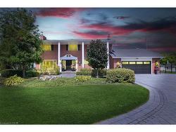 10 Azalea Court  Stoney Creek, ON L8J 1K4