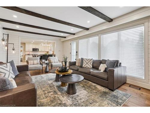10 Azalea Court, Stoney Creek, ON - Indoor Photo Showing Living Room
