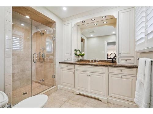10 Azalea Court, Stoney Creek, ON - Indoor Photo Showing Bathroom