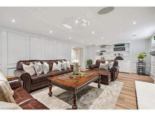 10 Azalea Court, Stoney Creek, ON - Indoor Photo Showing Living Room