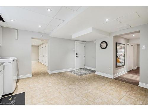 10 Azalea Court, Stoney Creek, ON - Indoor Photo Showing Other Room