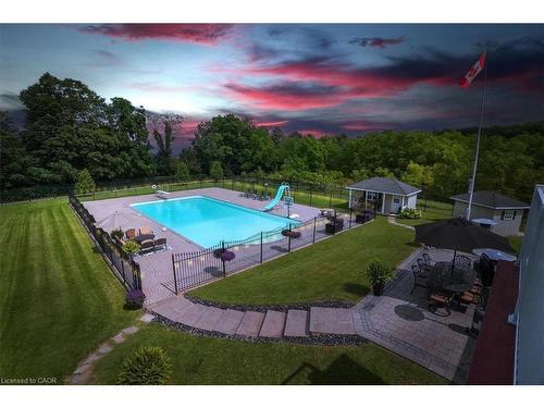 10 Azalea Court, Stoney Creek, ON - Outdoor With In Ground Pool With Backyard