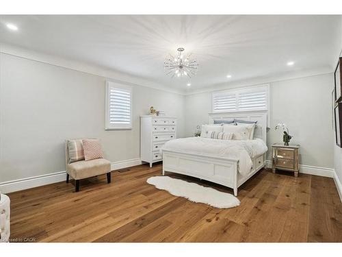 10 Azalea Court, Stoney Creek, ON - Indoor Photo Showing Bedroom
