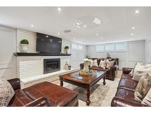 10 Azalea Court, Stoney Creek, ON - Indoor Photo Showing Living Room With Fireplace